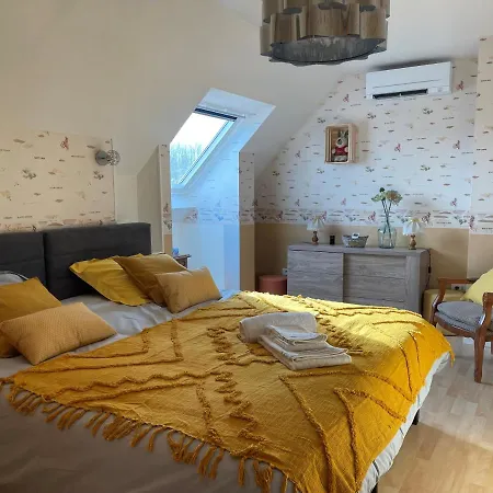 Le Chatel, Maison Chaleureuse Nyaraló *